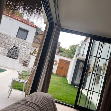 Oezel Havuzlu Kiralik Tas Villa Kusadası Exterior foto