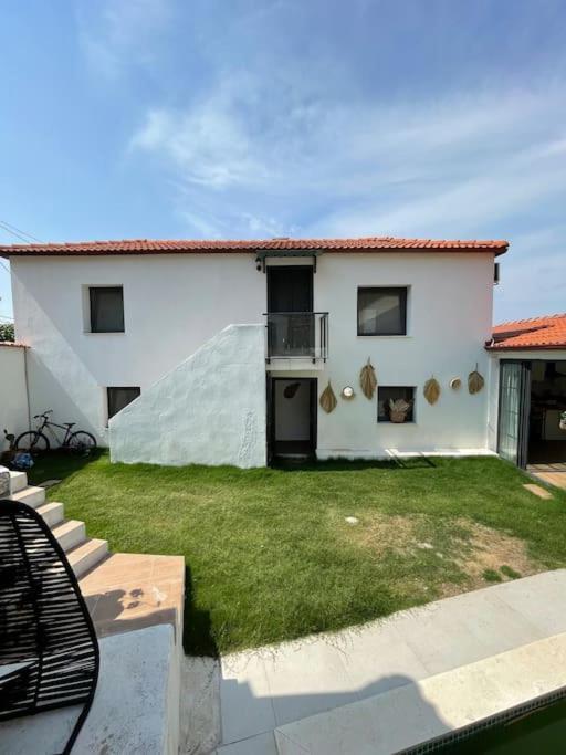 Oezel Havuzlu Kiralik Tas Villa Kusadası Exterior foto